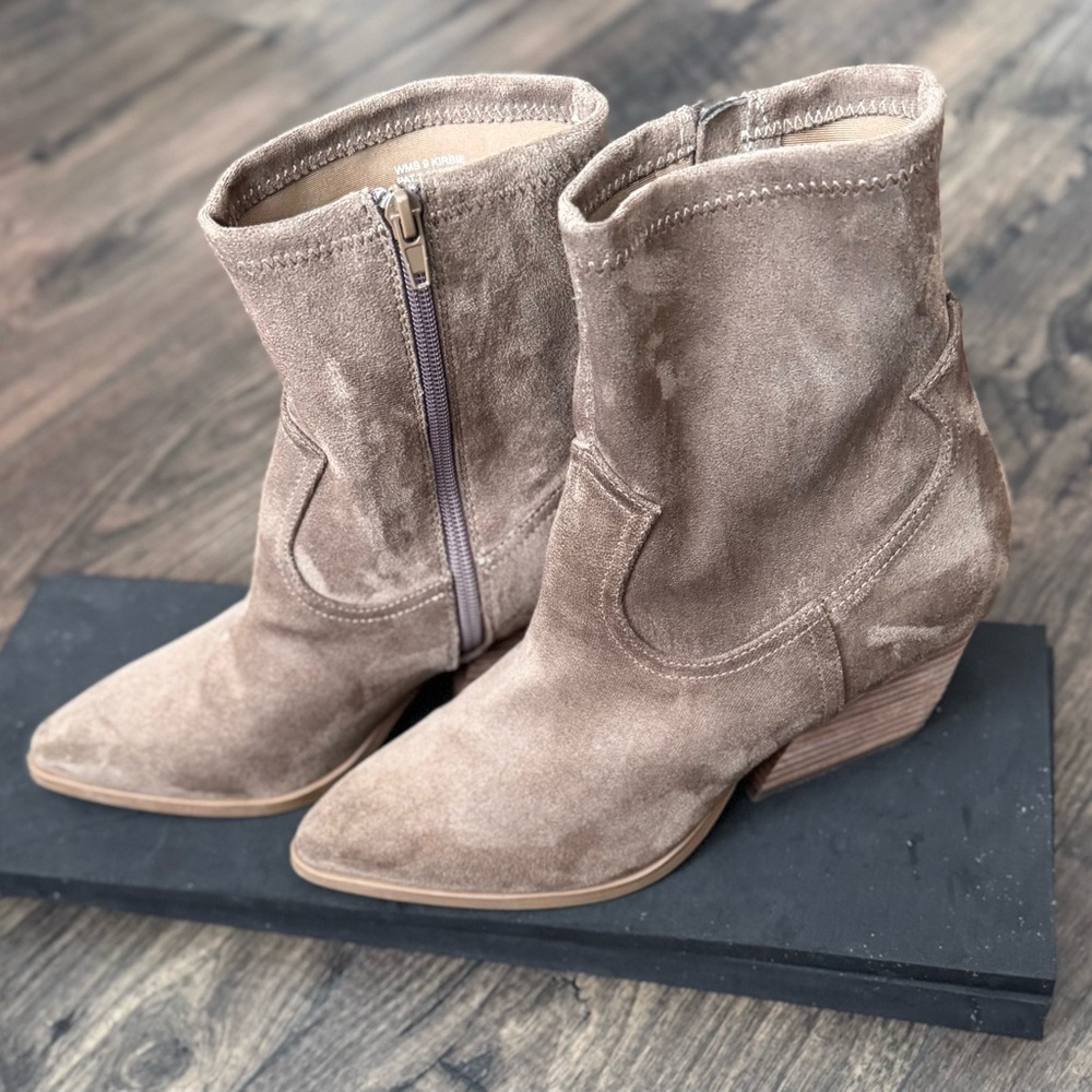 Dolce Vita Women’s Kirbie Taupe Suede Ankle Booties Size 9